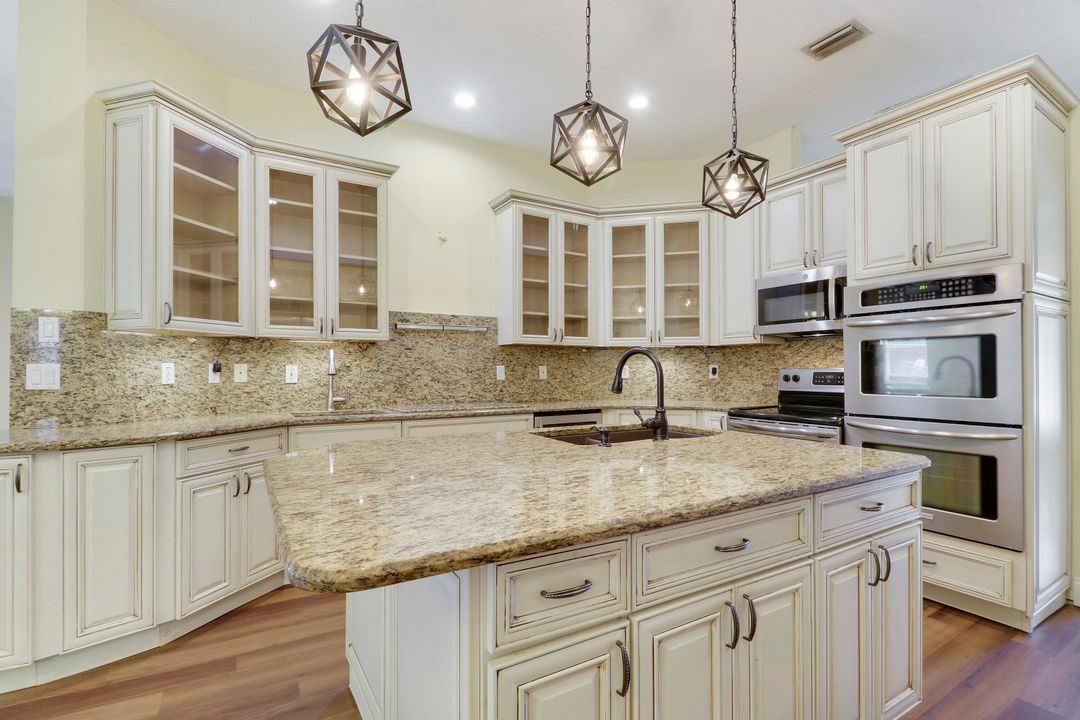 For Sale: $672,500 (4 beds, 3 baths, 3039 Square Feet)