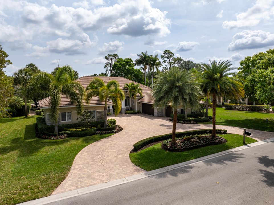 For Sale: $2,950,000 (4 beds, 5 baths, 3703 Square Feet)