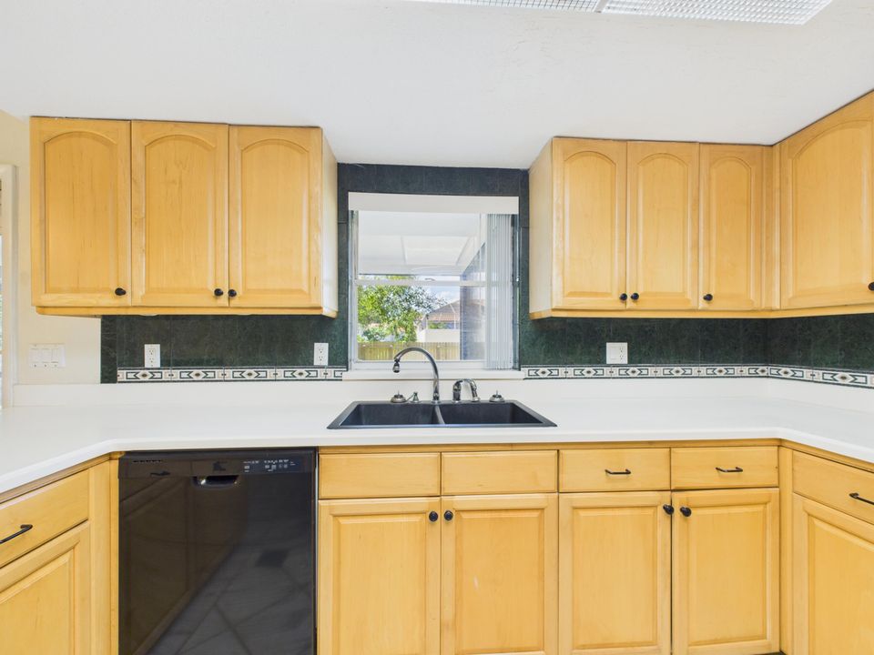 В аренду: $2,275 (3 спален, 2 ванн, 1500 Квадратных фут)