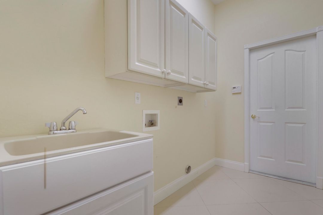 For Sale: $672,500 (4 beds, 3 baths, 3039 Square Feet)