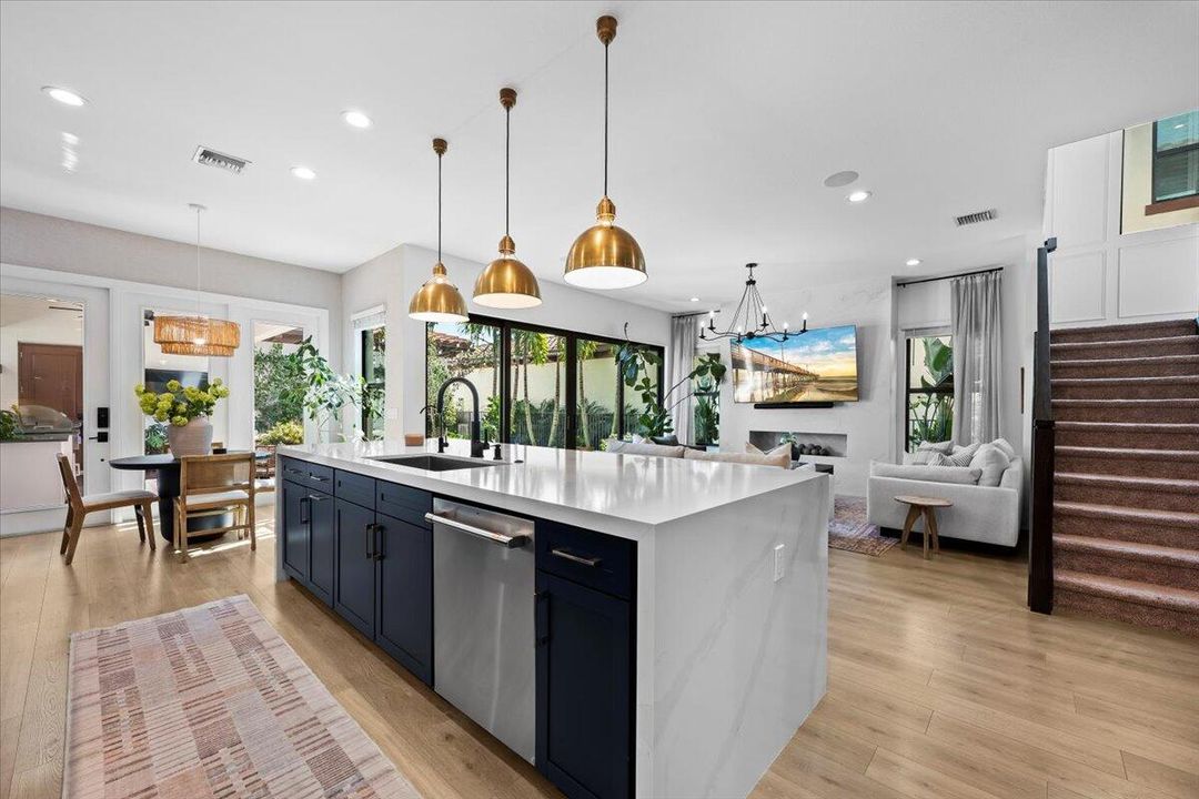 Под контрактом: $1,499,999 (4 спален, 3 ванн, 2772 Квадратных фут)