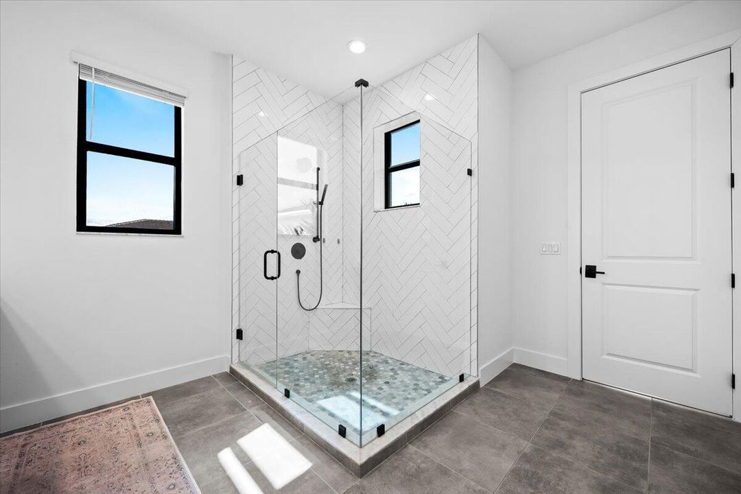 Под контрактом: $1,499,999 (4 спален, 3 ванн, 2772 Квадратных фут)