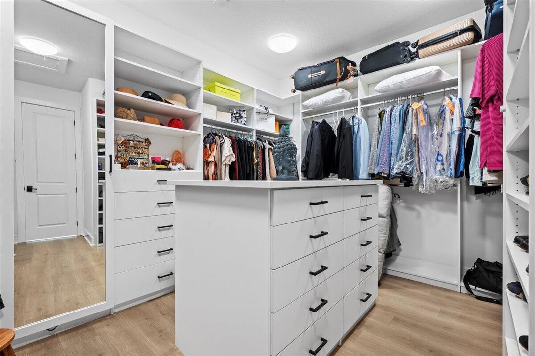 Под контрактом: $1,499,999 (4 спален, 3 ванн, 2772 Квадратных фут)