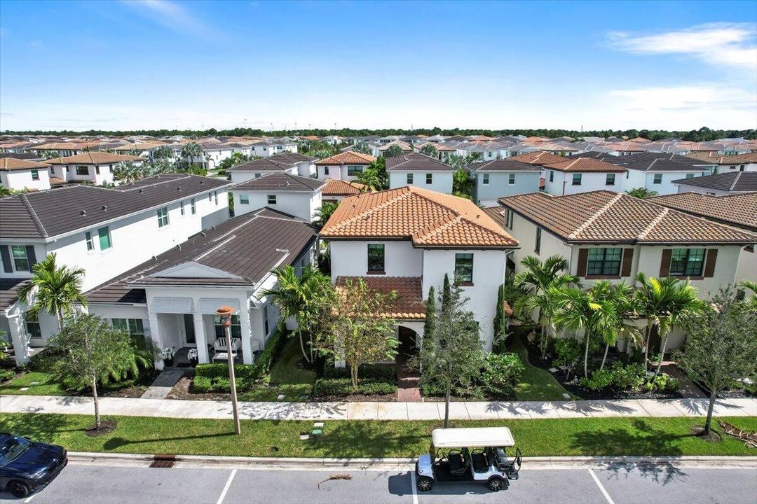 Под контрактом: $1,499,999 (4 спален, 3 ванн, 2772 Квадратных фут)