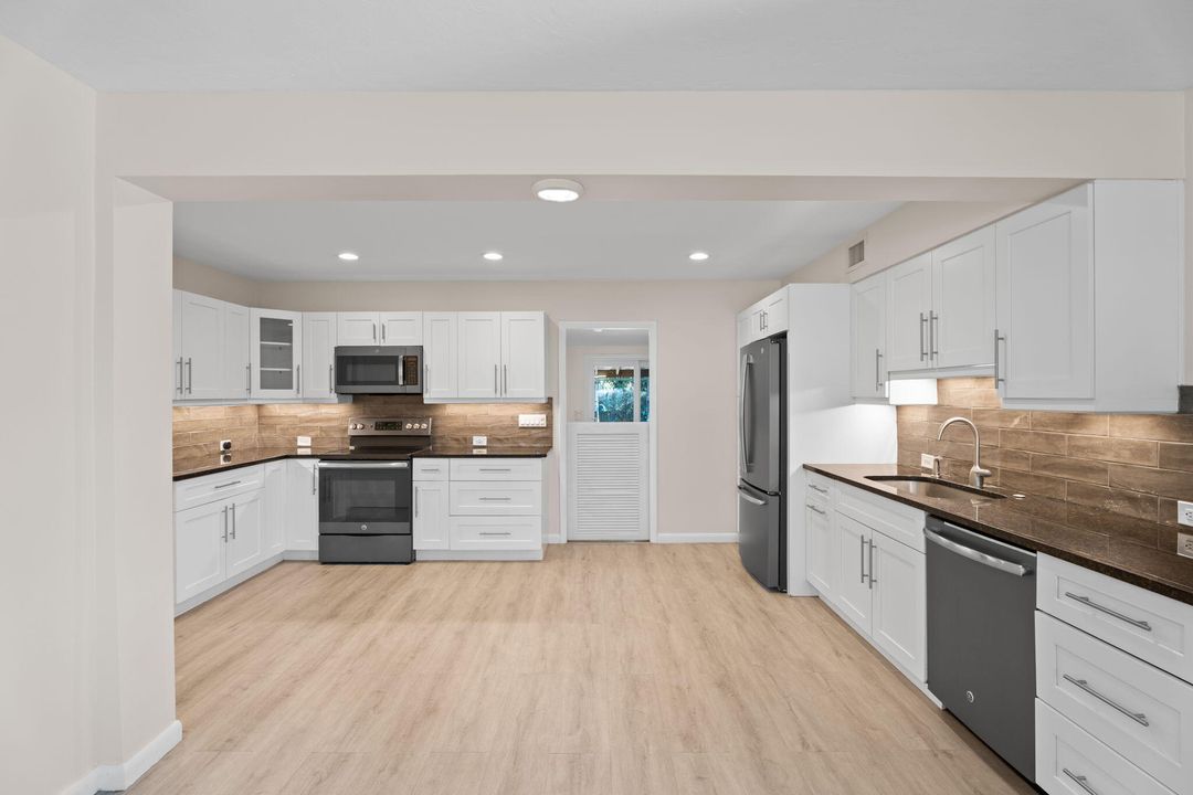 For Sale: $609,999 (3 beds, 2 baths, 1167 Square Feet)