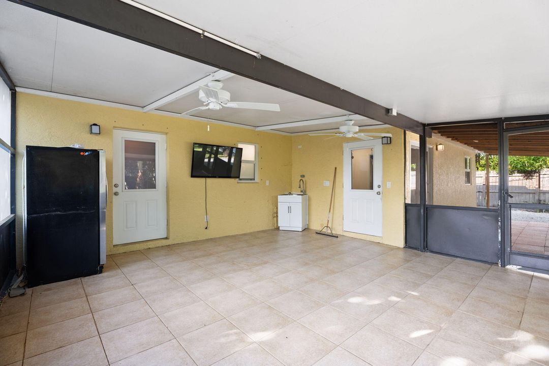 For Sale: $609,999 (3 beds, 2 baths, 1167 Square Feet)