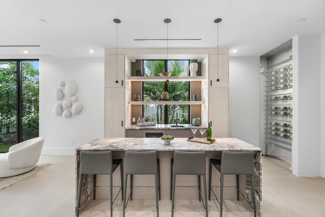 待售: $5,850,000 (5 贝兹, 5 浴室, 4942 平方英尺)