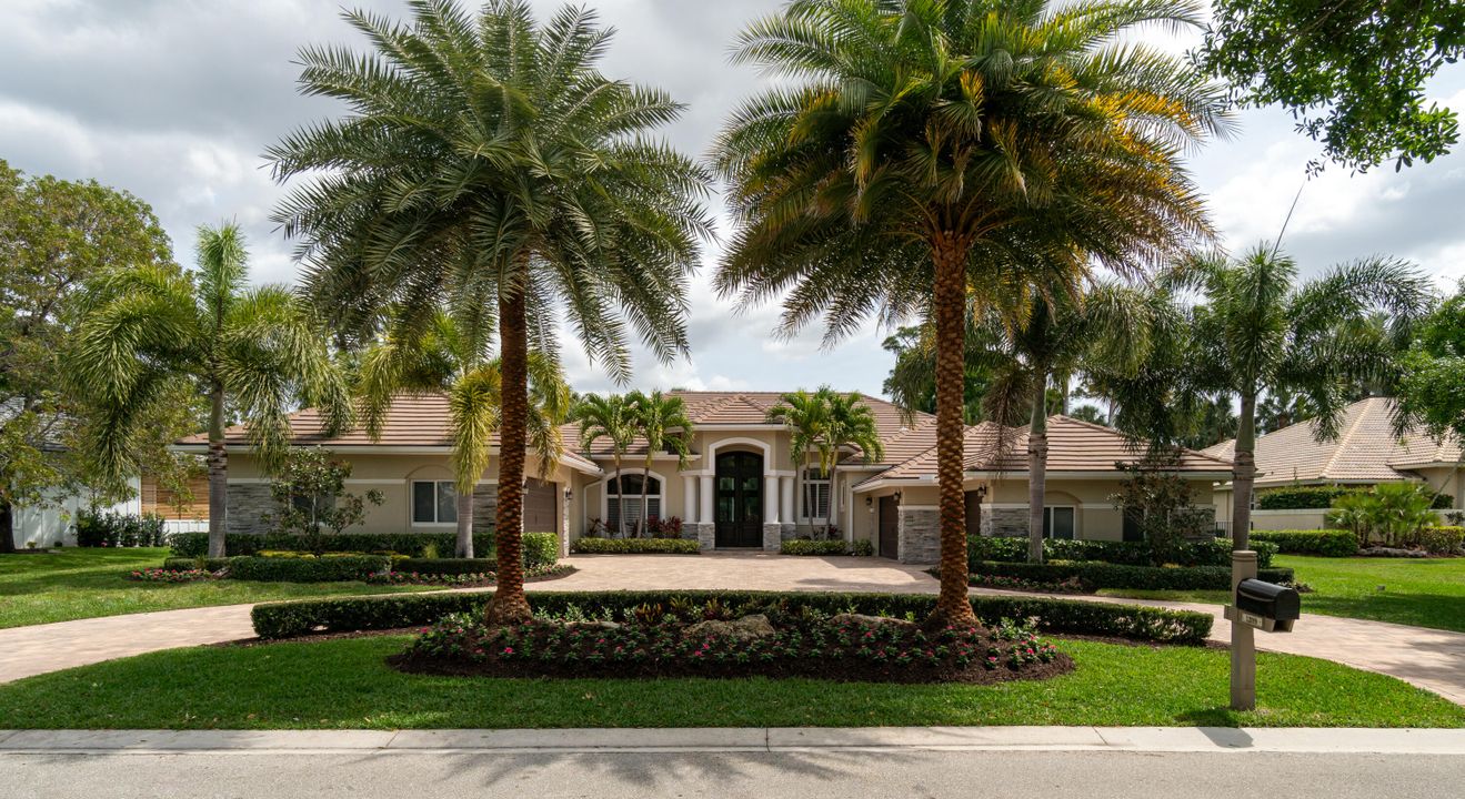 For Sale: $2,950,000 (4 beds, 5 baths, 3703 Square Feet)