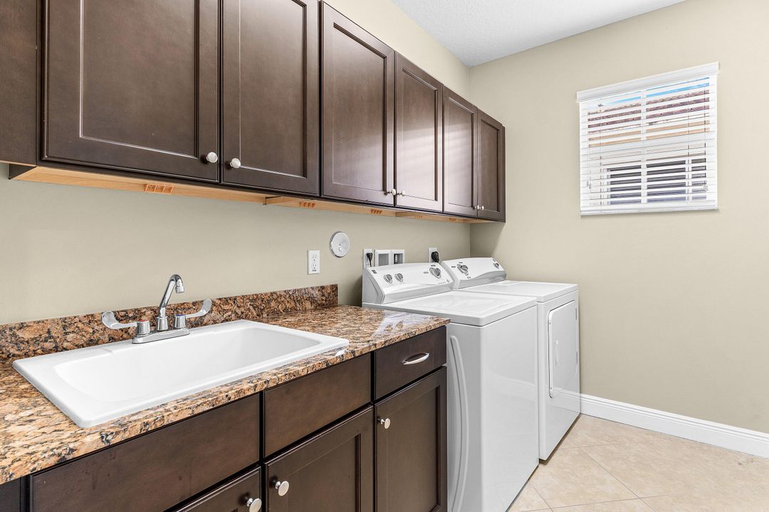 For Sale: $494,000 (3 beds, 2 baths, 2278 Square Feet)