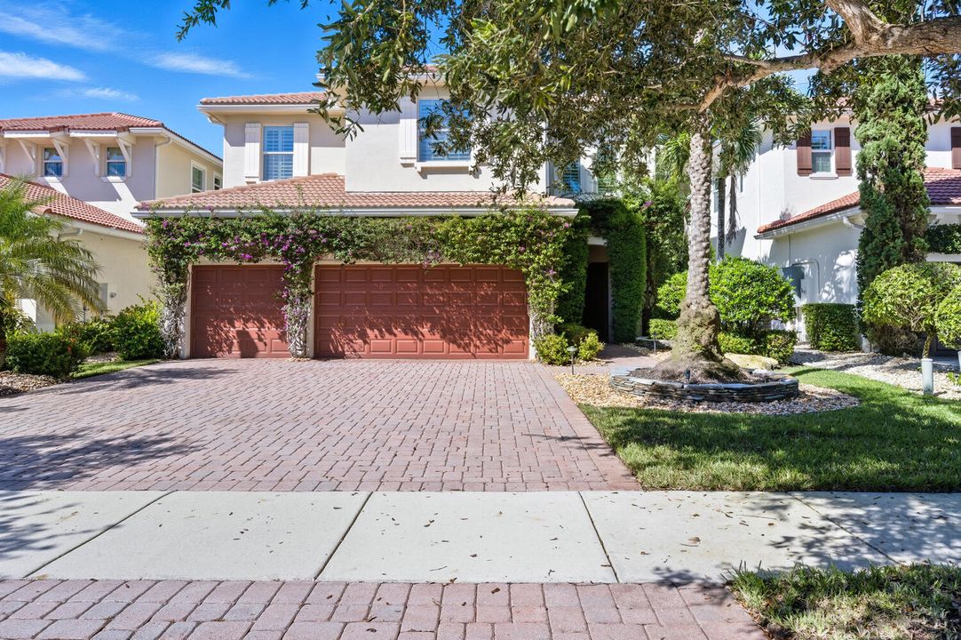 For Sale: $1,500,000 (5 beds, 4 baths, 4016 Square Feet)