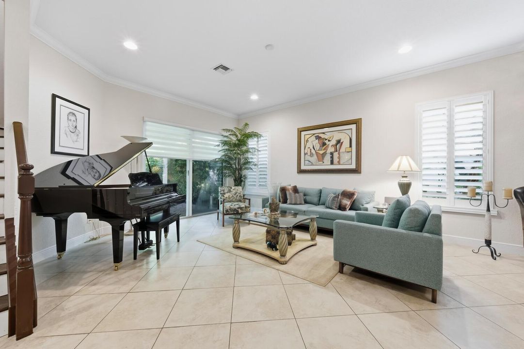 For Sale: $1,500,000 (5 beds, 4 baths, 4016 Square Feet)