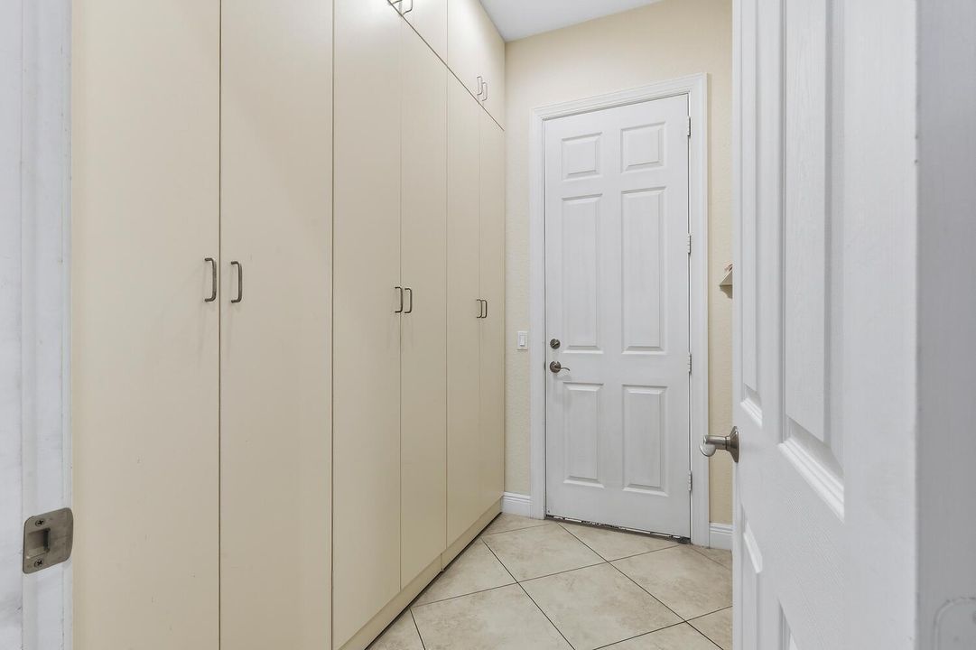 For Sale: $1,500,000 (5 beds, 4 baths, 4016 Square Feet)