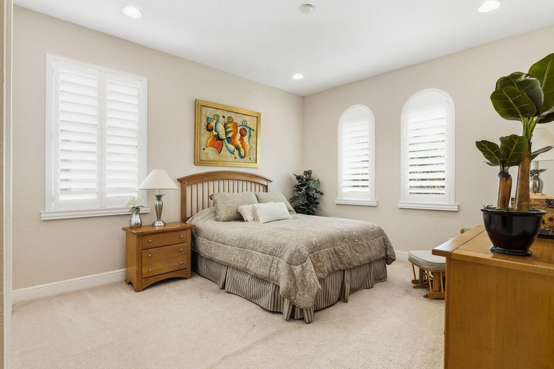 For Sale: $1,500,000 (5 beds, 4 baths, 4016 Square Feet)