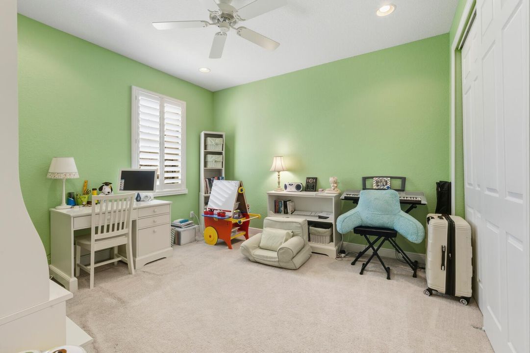 For Sale: $1,500,000 (5 beds, 4 baths, 4016 Square Feet)