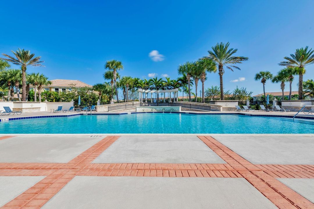 For Sale: $1,500,000 (5 beds, 4 baths, 4016 Square Feet)