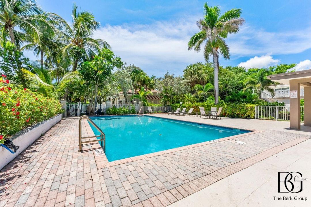 For Rent: $6,900 (2 beds, 2 baths, 1015 Square Feet)