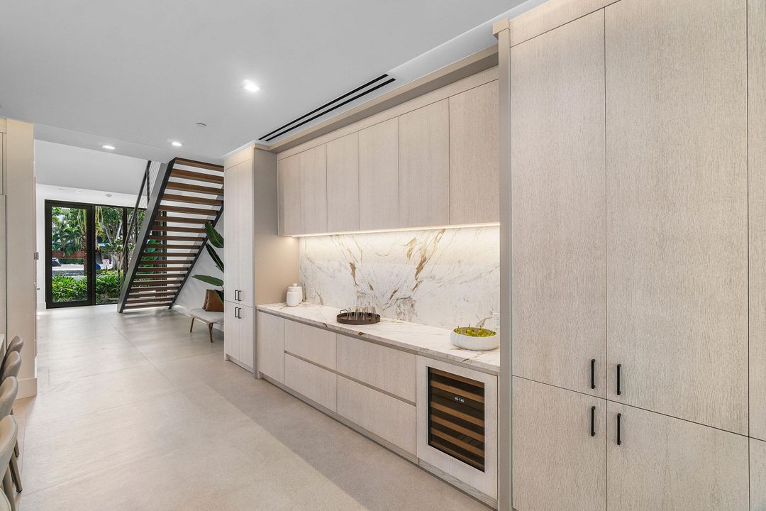 待售: $5,850,000 (5 贝兹, 5 浴室, 4942 平方英尺)