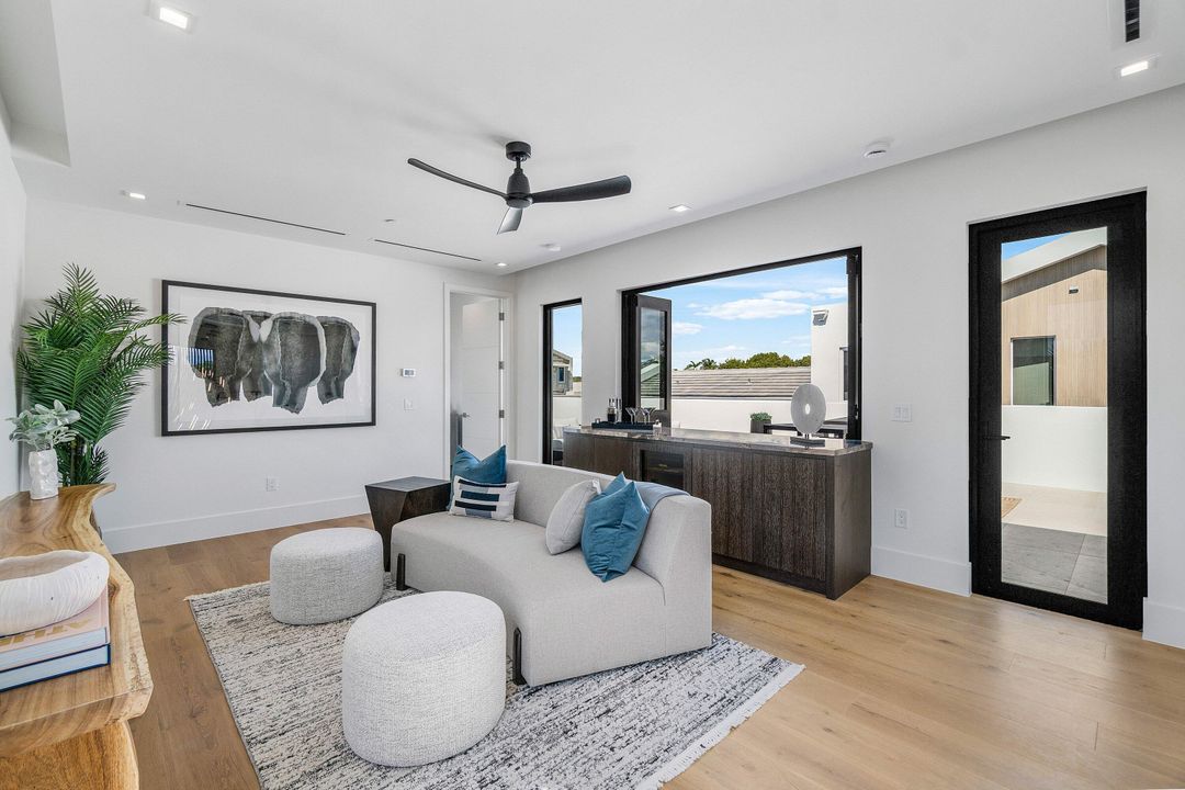 待售: $5,850,000 (5 贝兹, 5 浴室, 4942 平方英尺)