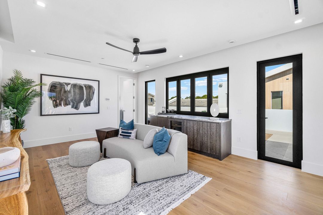 待售: $5,850,000 (5 贝兹, 5 浴室, 4942 平方英尺)