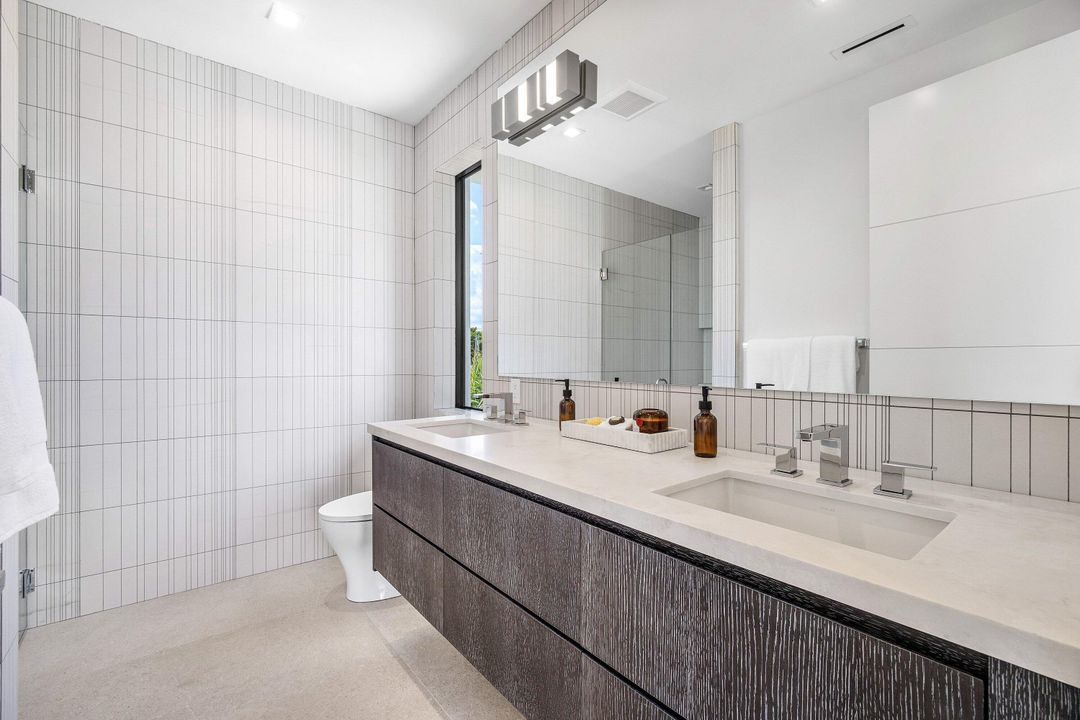 待售: $5,850,000 (5 贝兹, 5 浴室, 4942 平方英尺)