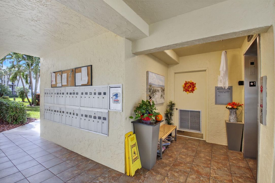 合同活跃: $2,900 (2 贝兹, 2 浴室, 1300 平方英尺)