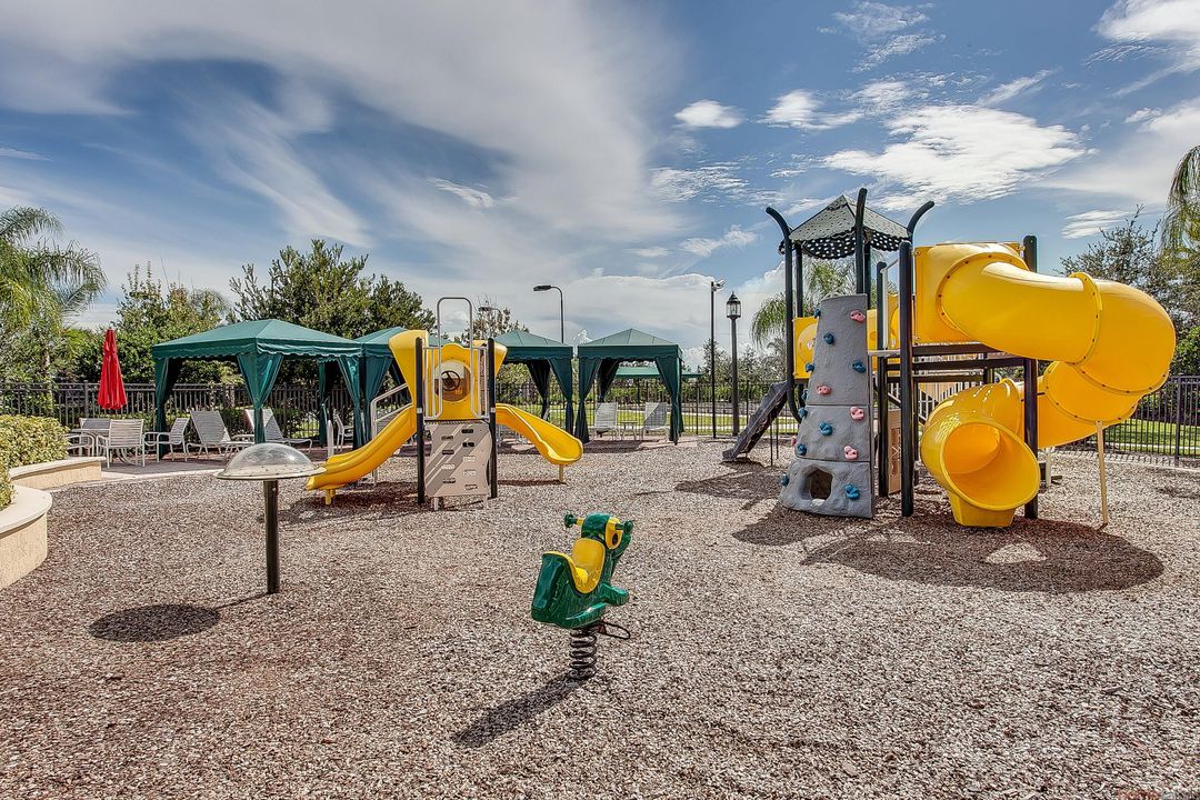 For Sale: $345,000 (2 beds, 2 baths, 1742 Square Feet)