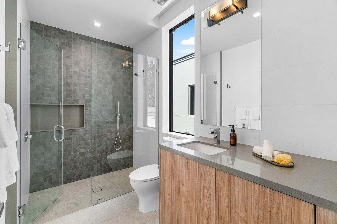 待售: $5,850,000 (5 贝兹, 5 浴室, 4942 平方英尺)