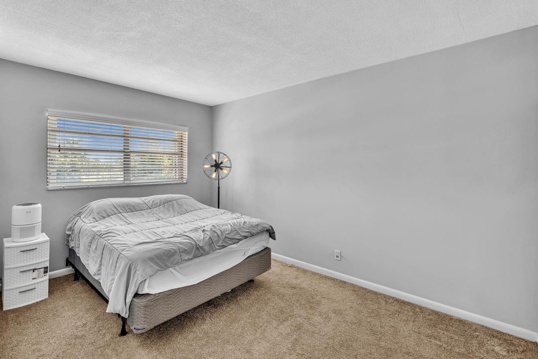 На продажу: $249,900 (2 спален, 1 ванн, 941 Квадратных фут)