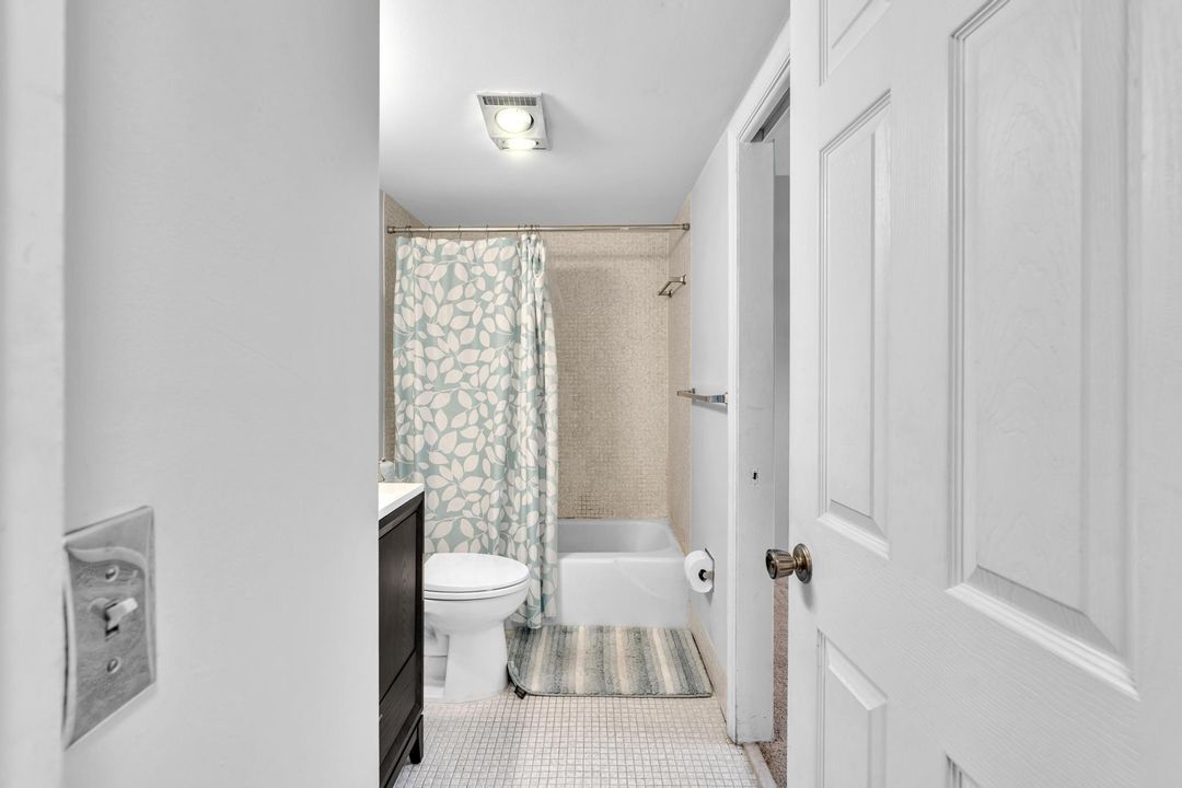 На продажу: $249,900 (2 спален, 1 ванн, 941 Квадратных фут)