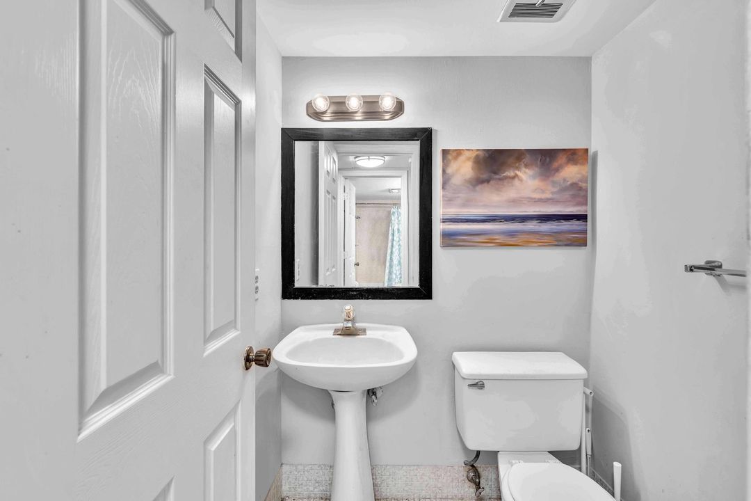 На продажу: $249,900 (2 спален, 1 ванн, 941 Квадратных фут)