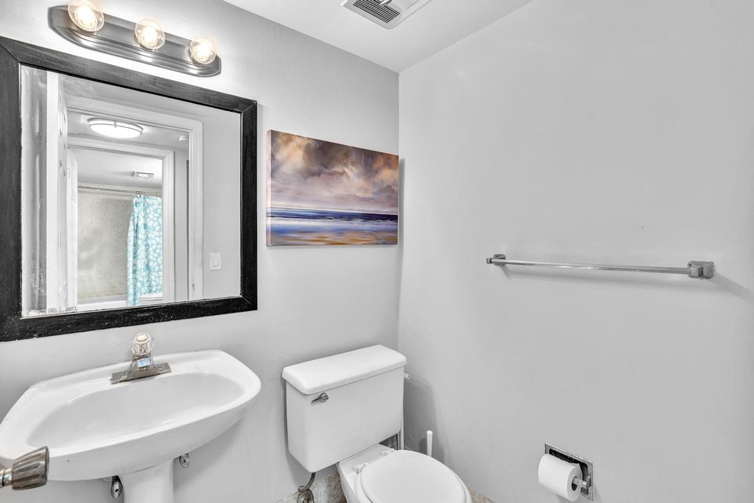 На продажу: $249,900 (2 спален, 1 ванн, 941 Квадратных фут)