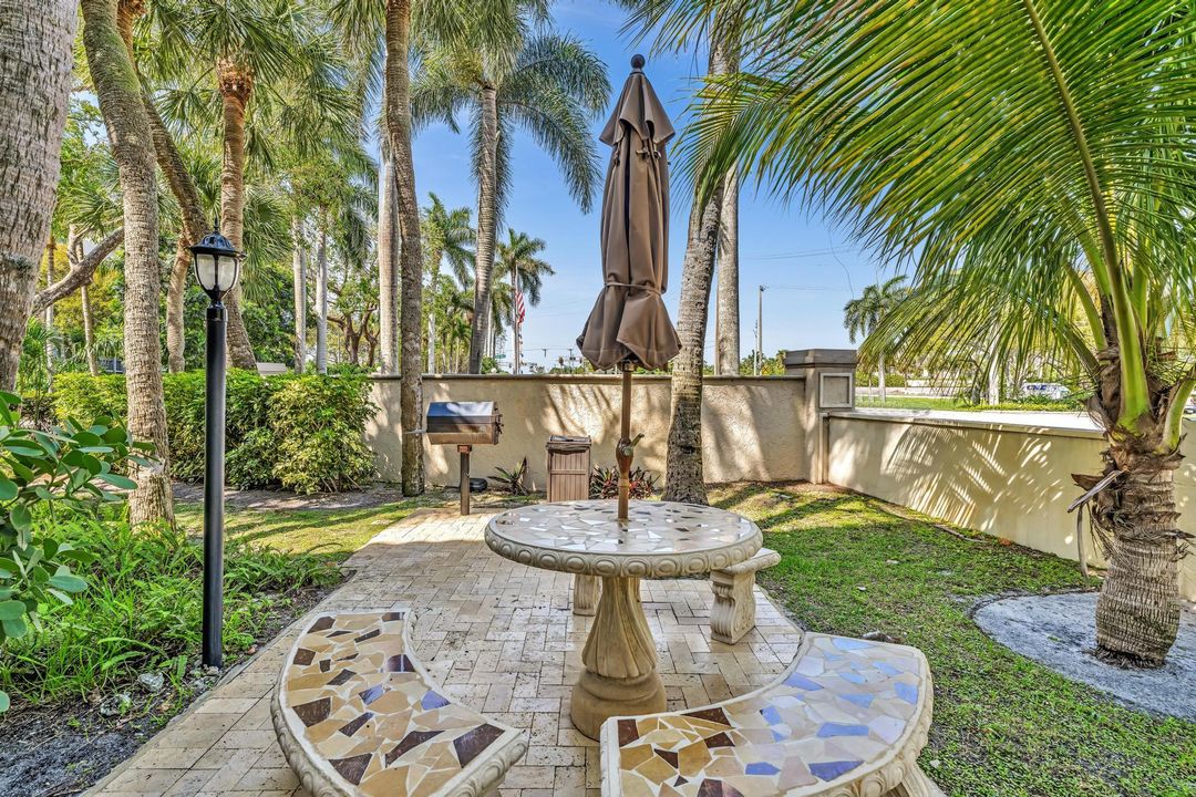 На продажу: $249,900 (2 спален, 1 ванн, 941 Квадратных фут)