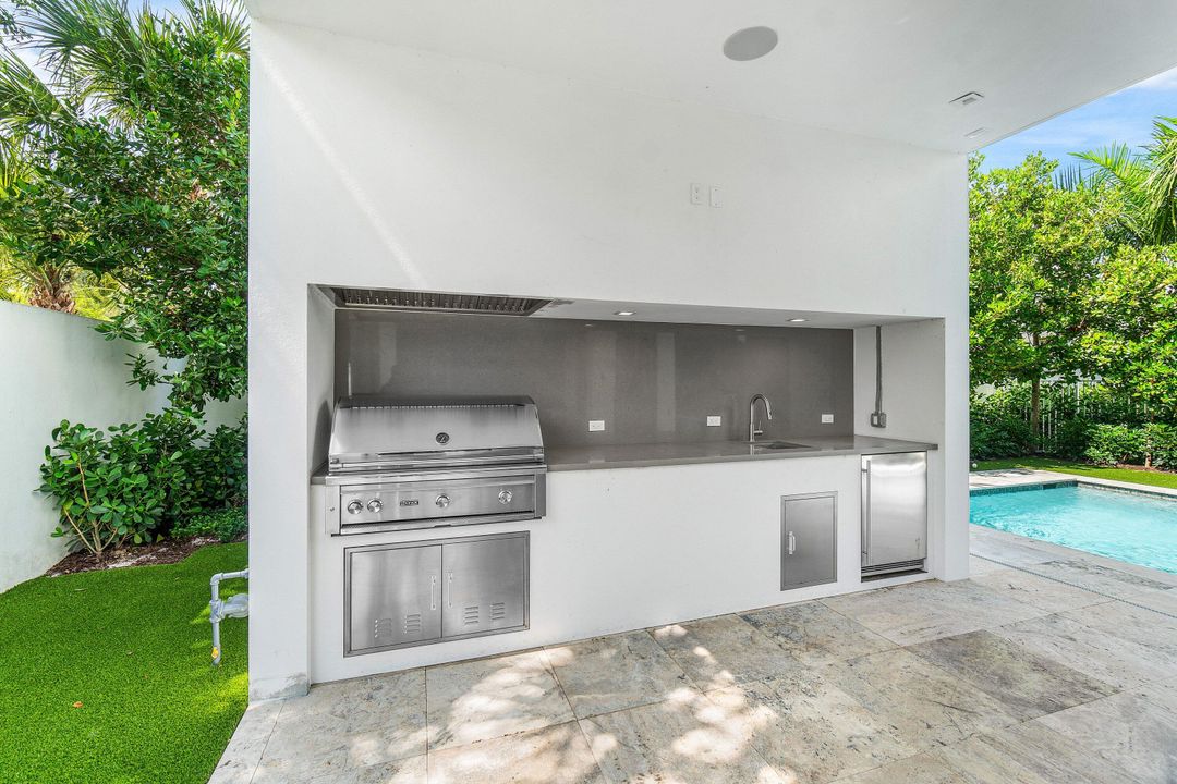 待售: $5,850,000 (5 贝兹, 5 浴室, 4942 平方英尺)