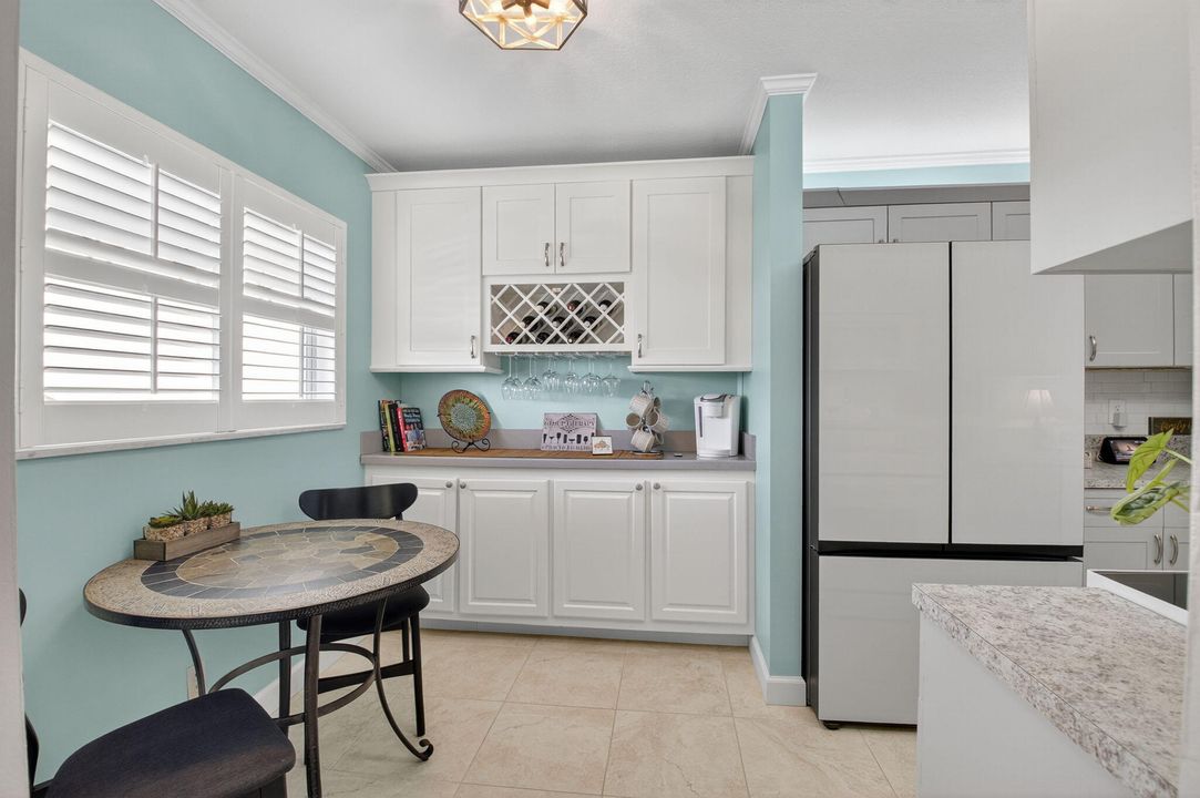 合同活跃: $2,900 (2 贝兹, 2 浴室, 1300 平方英尺)