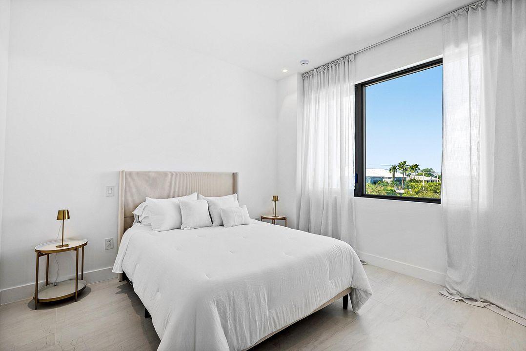 For Sale: $1,450,000 (2 beds, 2 baths, 1393 Square Feet)