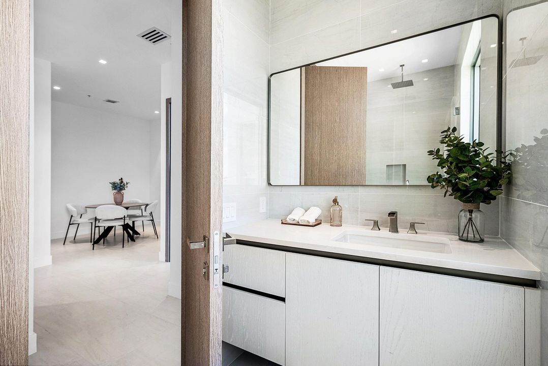 For Sale: $1,450,000 (2 beds, 2 baths, 1393 Square Feet)