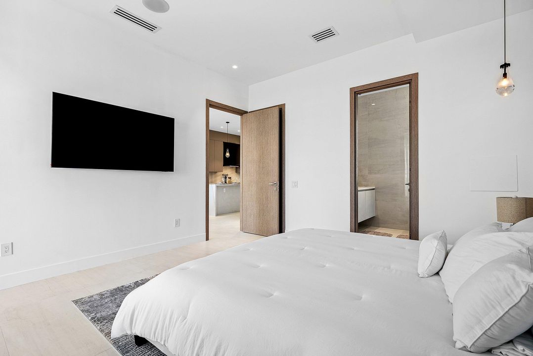 For Sale: $1,450,000 (2 beds, 2 baths, 1393 Square Feet)