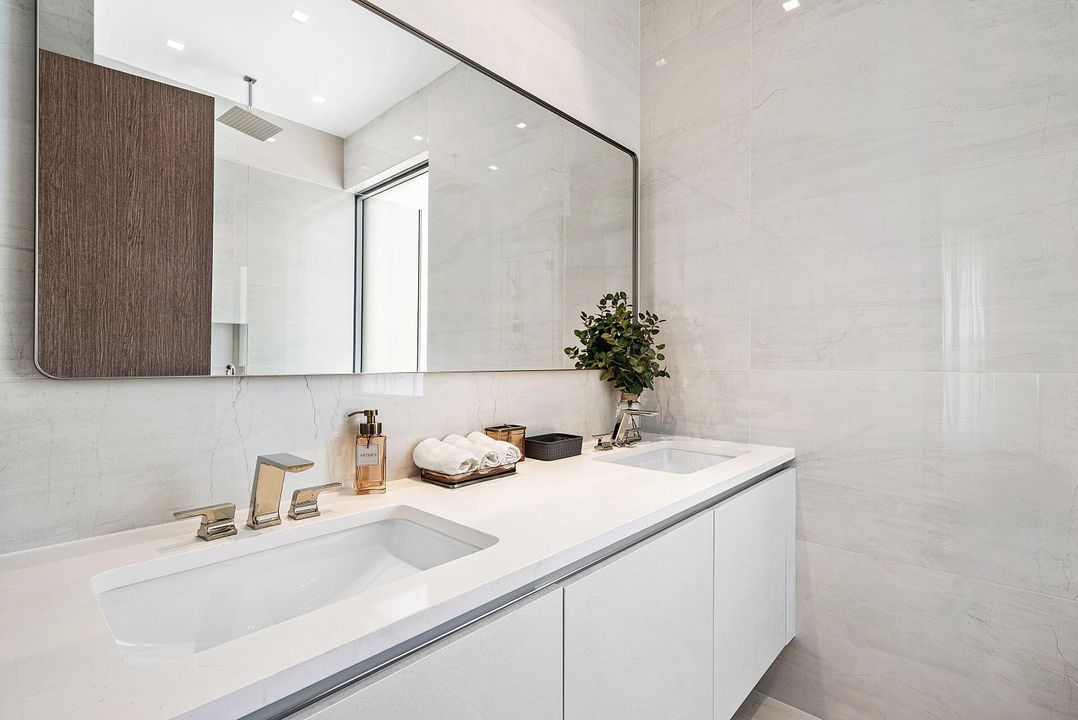 For Sale: $1,450,000 (2 beds, 2 baths, 1393 Square Feet)