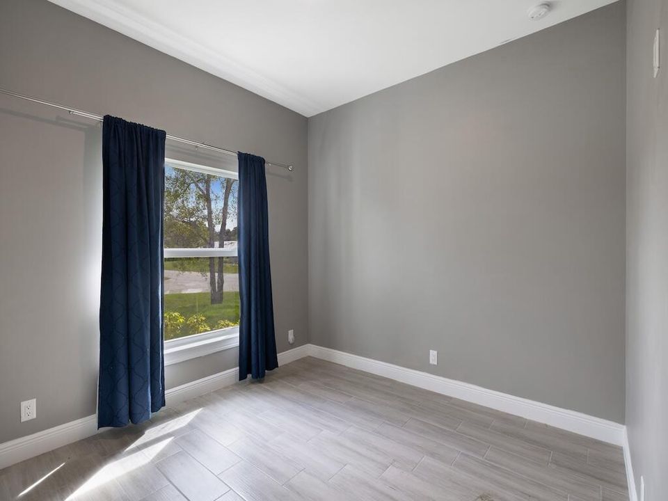 For Sale: $325,000 (3 beds, 2 baths, 1380 Square Feet)