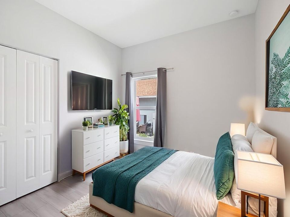 For Sale: $325,000 (3 beds, 2 baths, 1380 Square Feet)