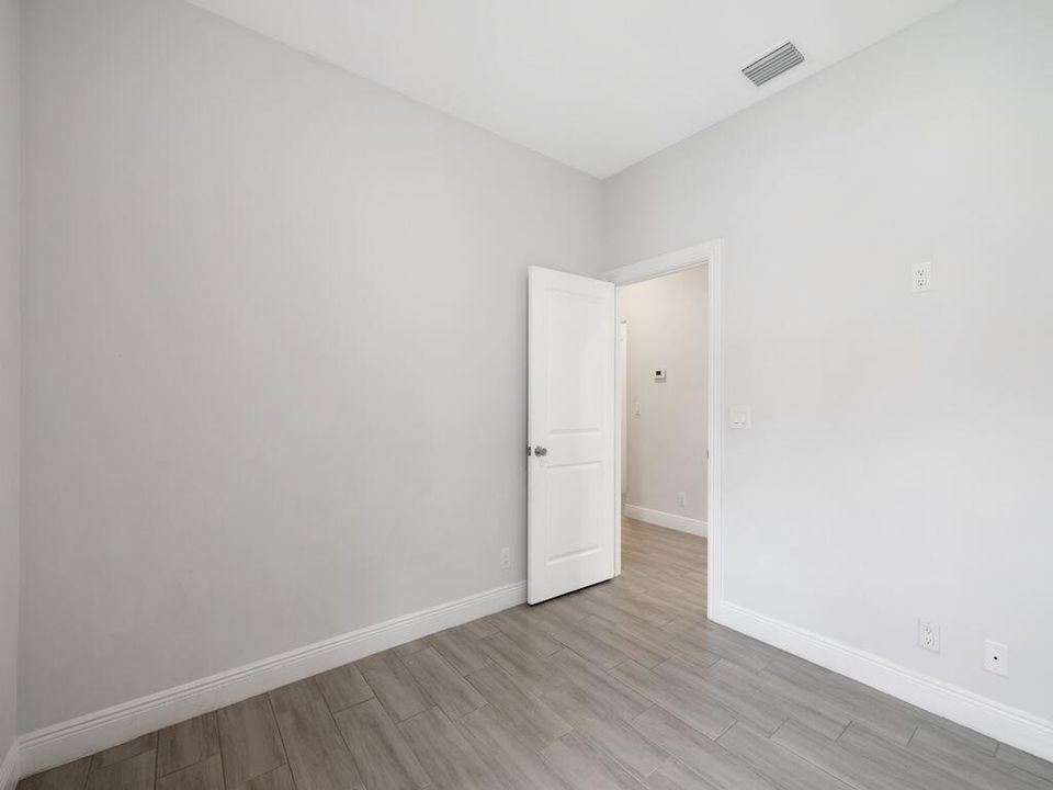 For Sale: $325,000 (3 beds, 2 baths, 1380 Square Feet)