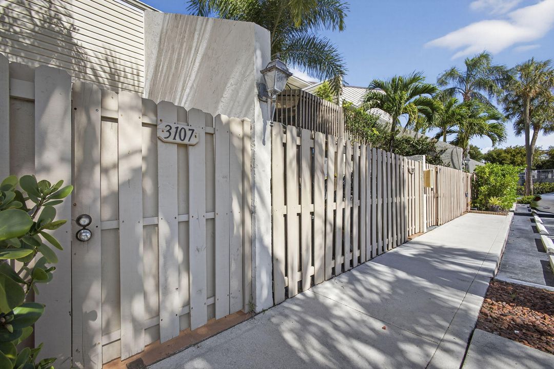 En Venta: $236,500 (2 camas, 2 baños, 770 Pies cuadrados)