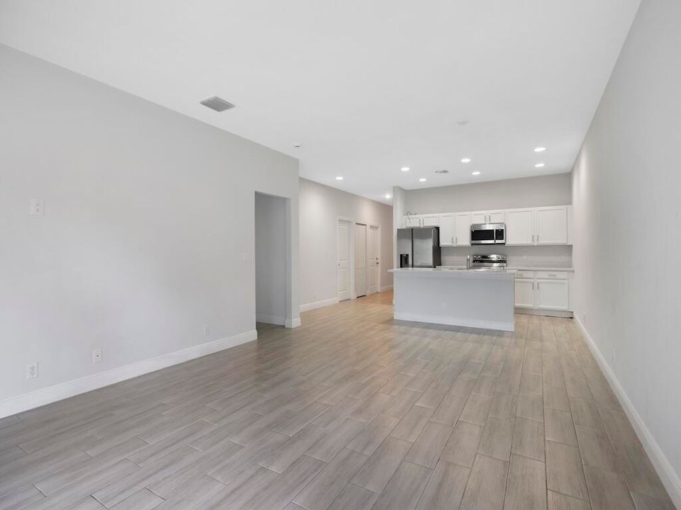 For Sale: $325,000 (3 beds, 2 baths, 1380 Square Feet)