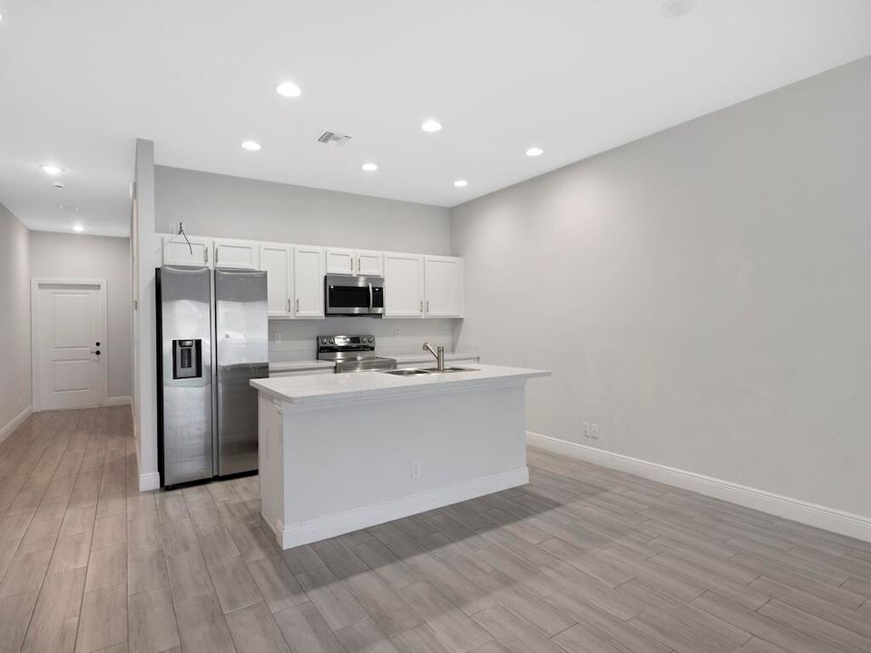 For Sale: $325,000 (3 beds, 2 baths, 1380 Square Feet)