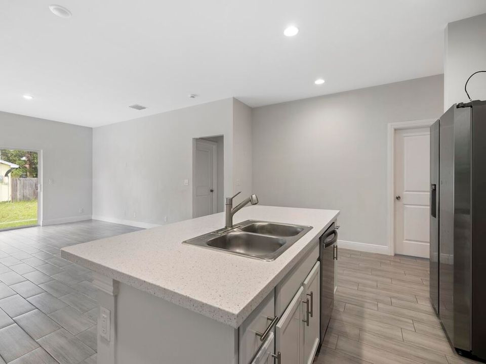 For Sale: $325,000 (3 beds, 2 baths, 1380 Square Feet)