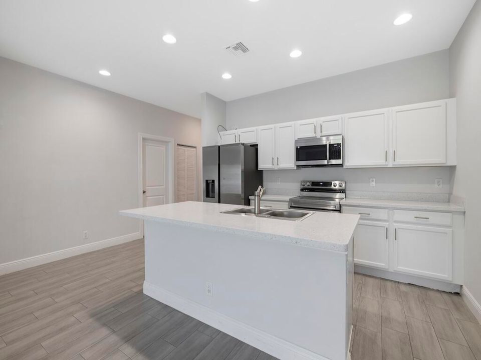 For Sale: $325,000 (3 beds, 2 baths, 1380 Square Feet)