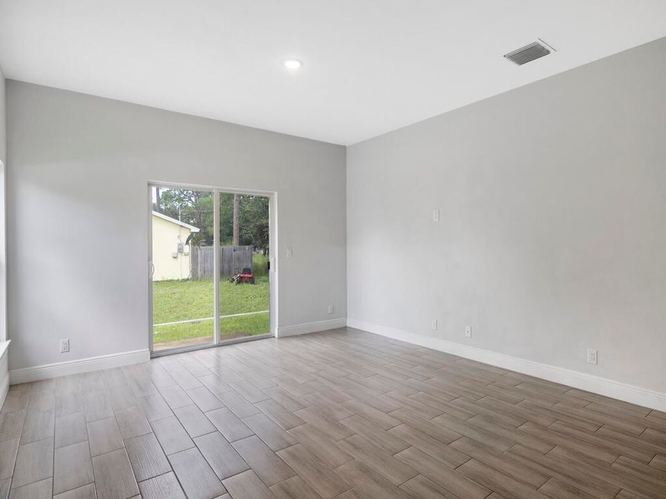 For Sale: $325,000 (3 beds, 2 baths, 1380 Square Feet)