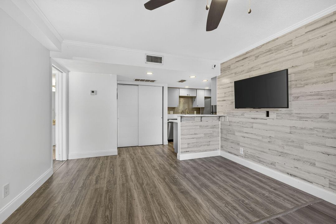 En Venta: $236,500 (2 camas, 2 baños, 770 Pies cuadrados)