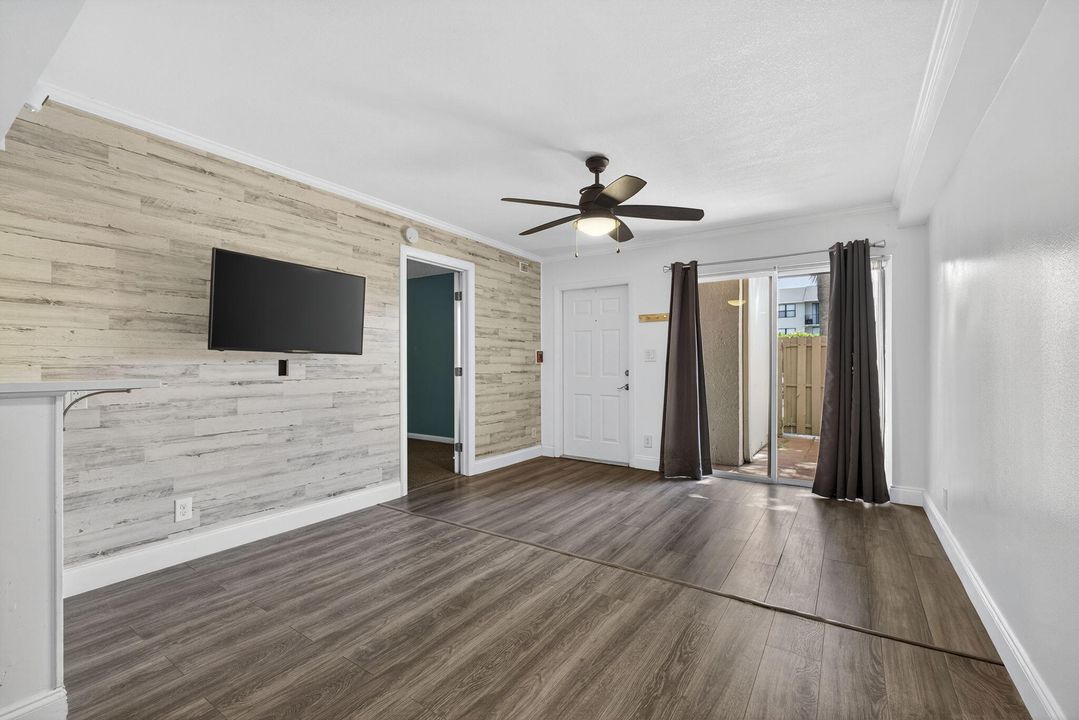 En Venta: $236,500 (2 camas, 2 baños, 770 Pies cuadrados)