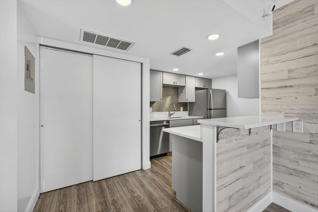 En Venta: $236,500 (2 camas, 2 baños, 770 Pies cuadrados)